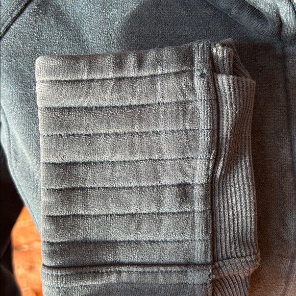 🇨🇦 🍋 Lululemon zip-up 🍋 - Picture 4 of 7